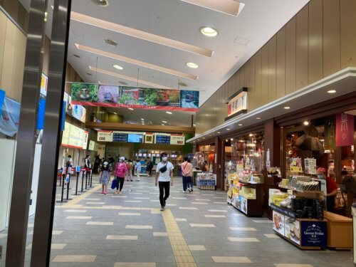 箱根湯本駅のコンコース