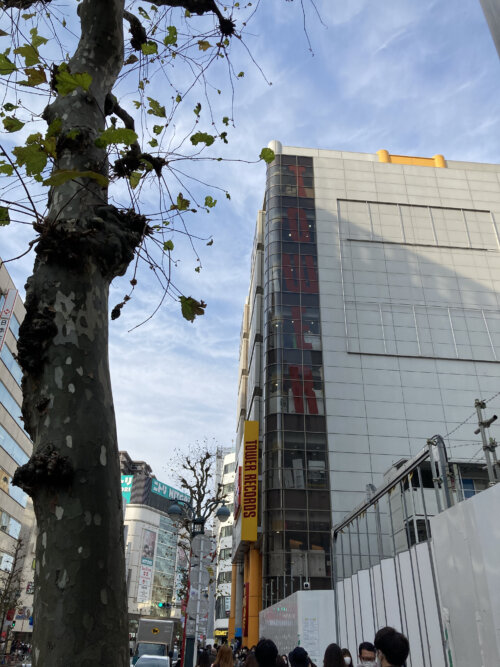 隣の建物がなくなりよく見えるタワーレコード渋谷店