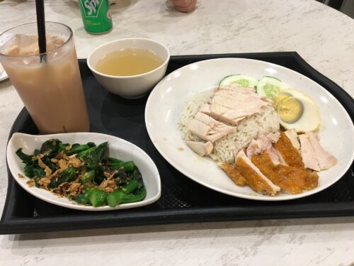 シンガポールのフードコートで食べたシンガポールチキンライス