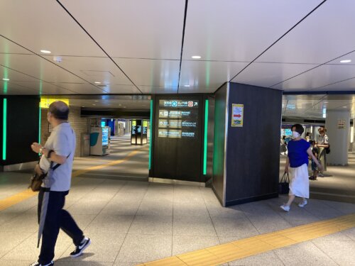 東京駅丸の内地下南口改札付近