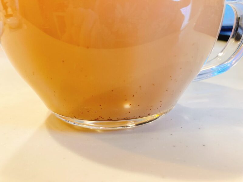 カップの底にたまる茶葉