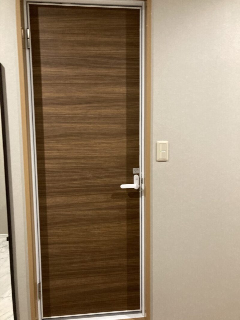 バスルームのドア
